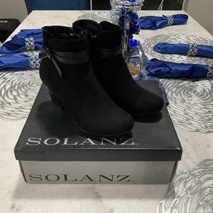 Solanz Women's Boots Size 7 1/2 W Black Brand New